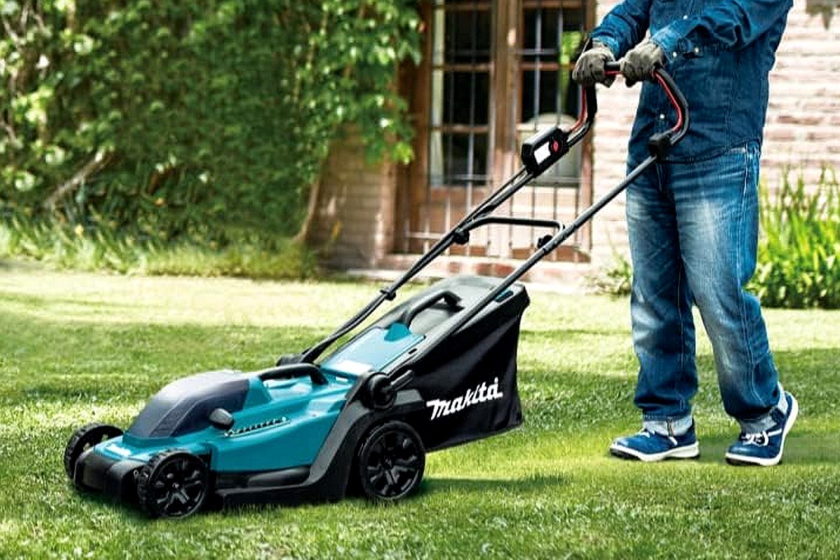 La tondeuse Makita DLM330, l'alliée écologique des petits jardins.