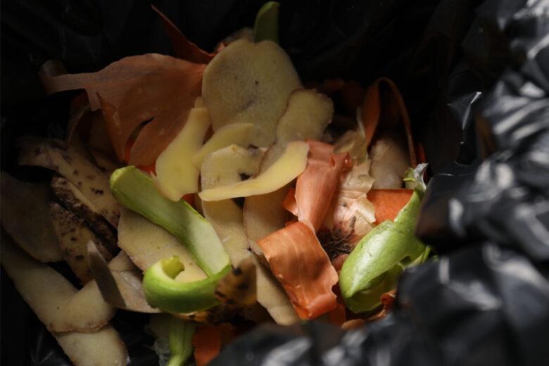 Le compostage de ses biodéchets permet de réduire le gaspillage alimentaire, car il incite à faire plus attention.