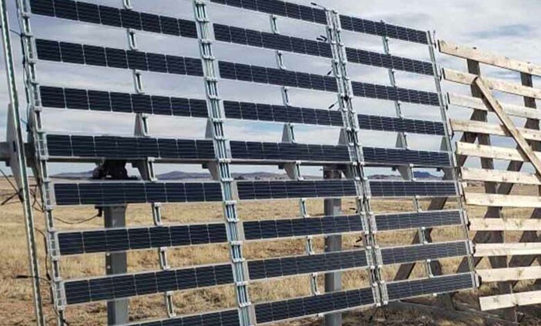Des panneaux solaires sur les barrières à neige dans le Minnesota.
