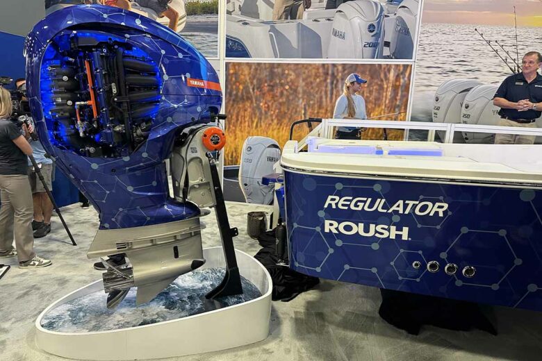 Le prototype de moteur hors-bord alimenté à l'hydrogène, présenté par Yamaha lors d'un salon nautique à Miami.