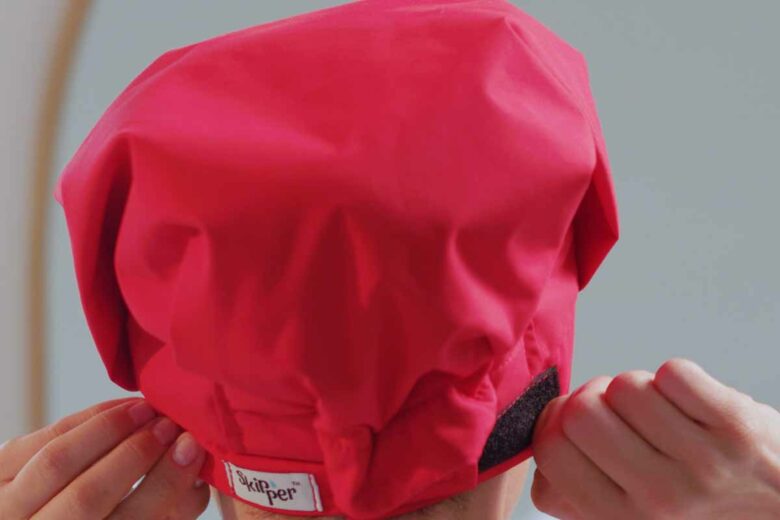 Ce bonnet de bain existe en plusieurs coloris.