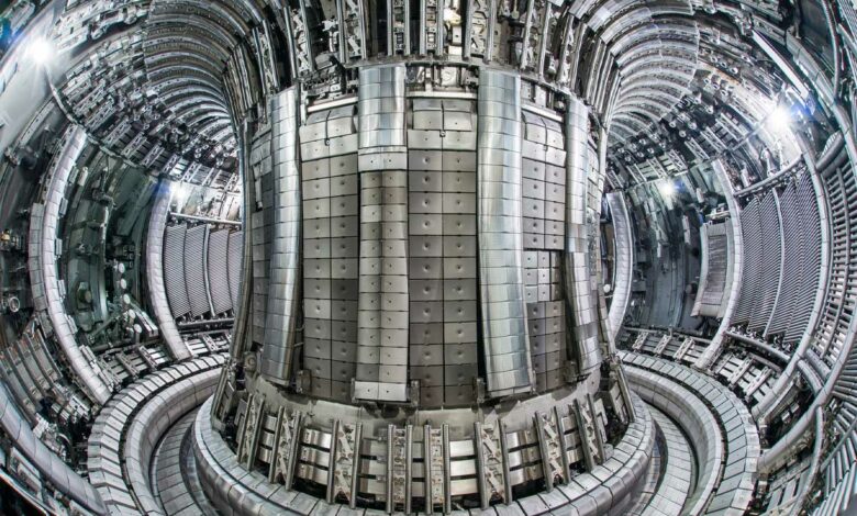 Joint European Torus (JET), le dispositif de fusion le plus grand et le plus puissant au monde.