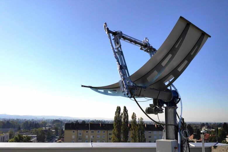 Le module solaire à miroir parabolique en test sur le toit de la TU Graz.