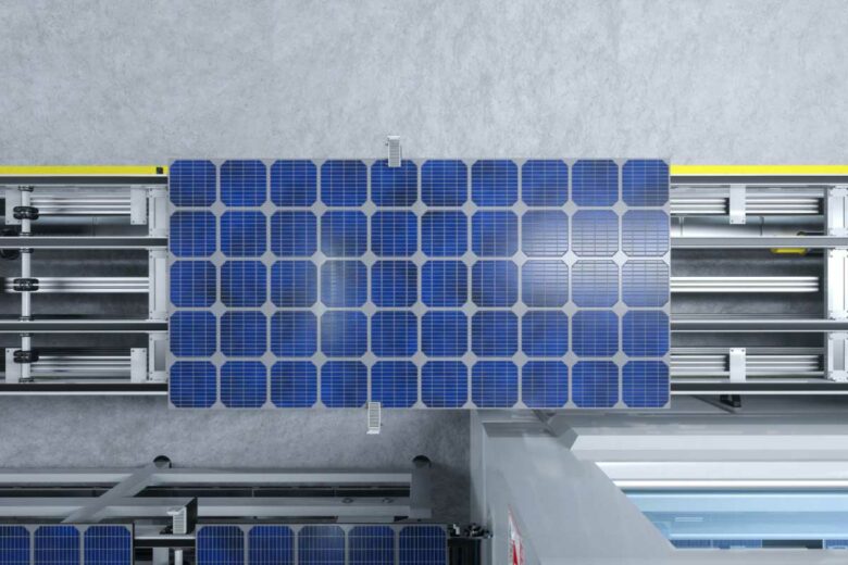 Une usine de panneaux solaires qui utilise des matériaux recyclés. 