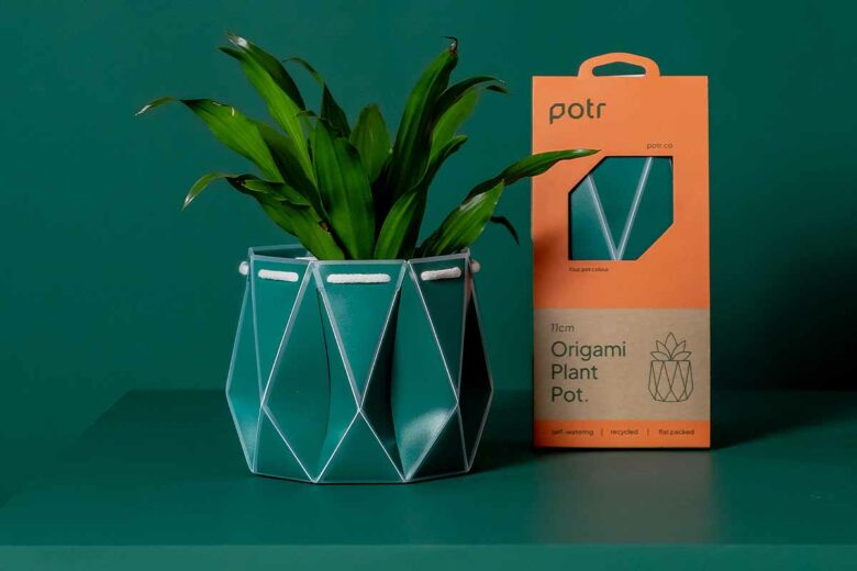 Les pots en origami sont livrés à plat, ce qui réduit encore plus leur empreinte carbone due au transport.