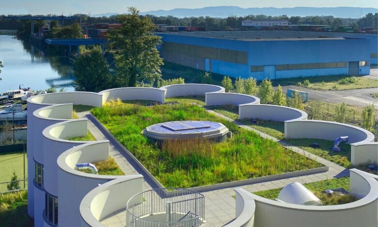 Le prototype du système Skywater Clear de Soprema est installé depuis 2022 sur le toit de son bâtiment.