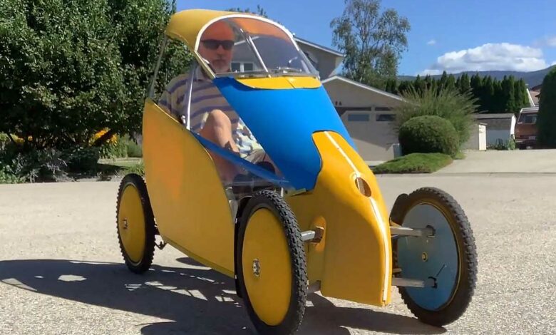 Un vélomobile qui se penche dans les virages avec le poids du corps.