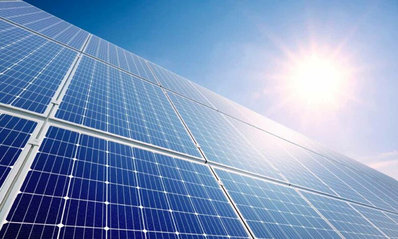 Ce groupe de chercheurs a établi un nouveau record de rendement de conversion à 18,1 % avec des cellules solaires à points quantiques.