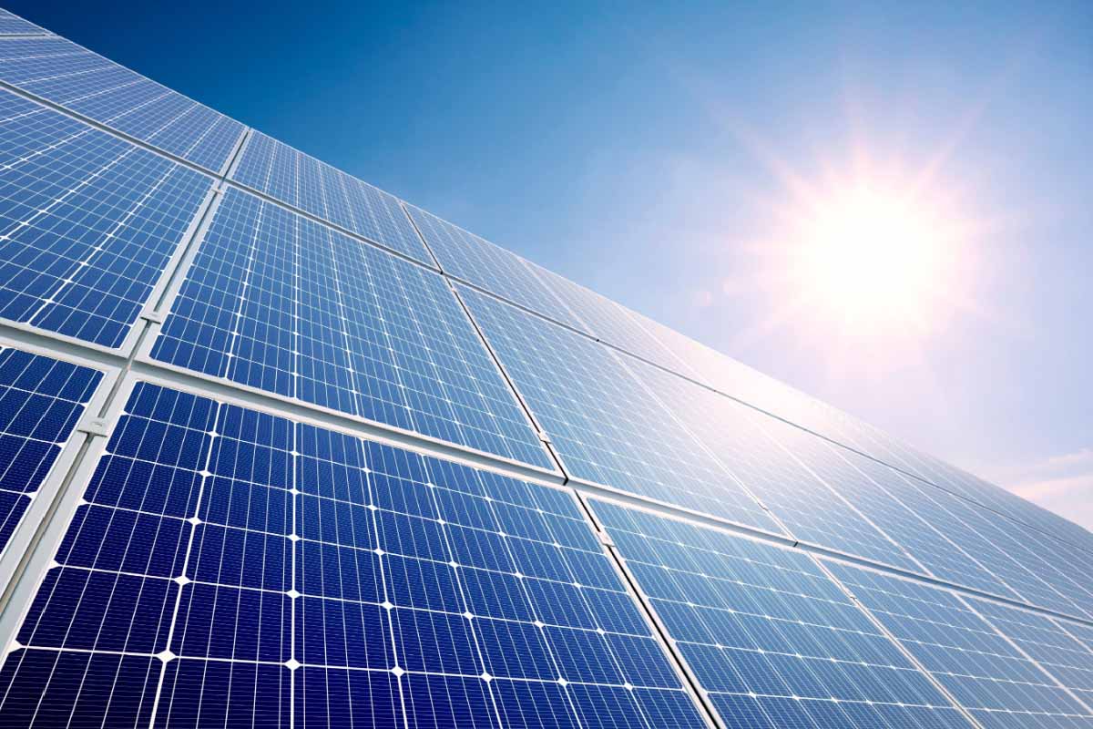 Ce groupe de chercheurs a établi un nouveau record de rendement de conversion à 18,1 % avec des cellules solaires à points quantiques.