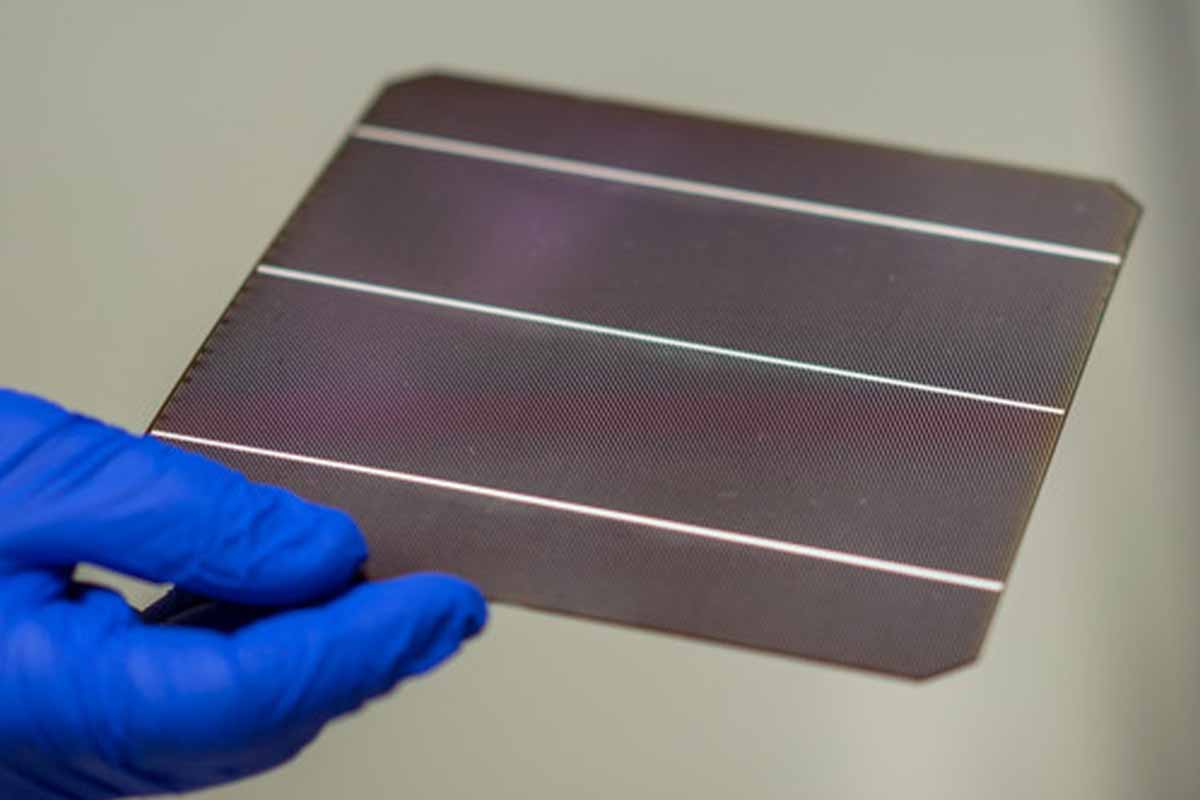 Oxford PV annonce avoir réussi à atteindre un rendement de 25 % avec son nouveau panneau photovoltaïque en pérovskite/silicium.