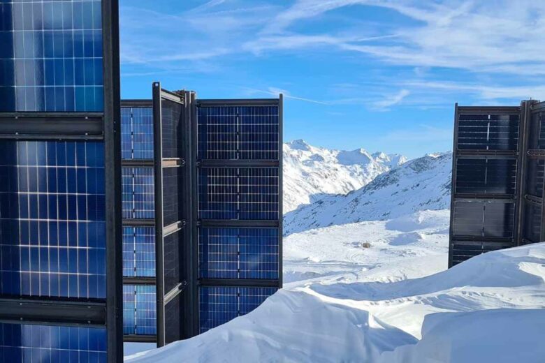 Produire de l'électricité solaire sur les montagnes.