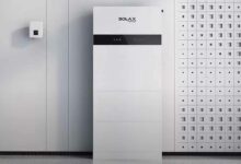 SolaX Power dévoile sa nouvelle gamme de batteries, les X1-IES et X3-IES.