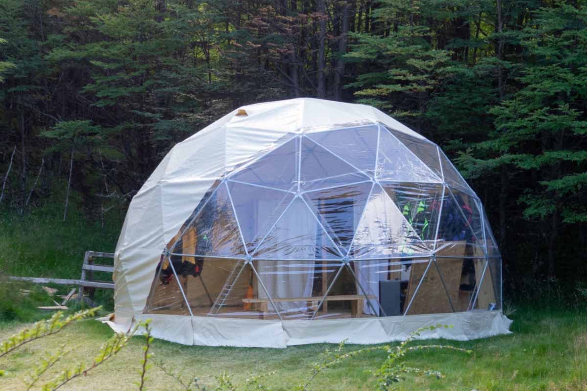 L'installation d'un igloo de jardin ne nécessite aucune autorisation, car c'est une structure démontable.