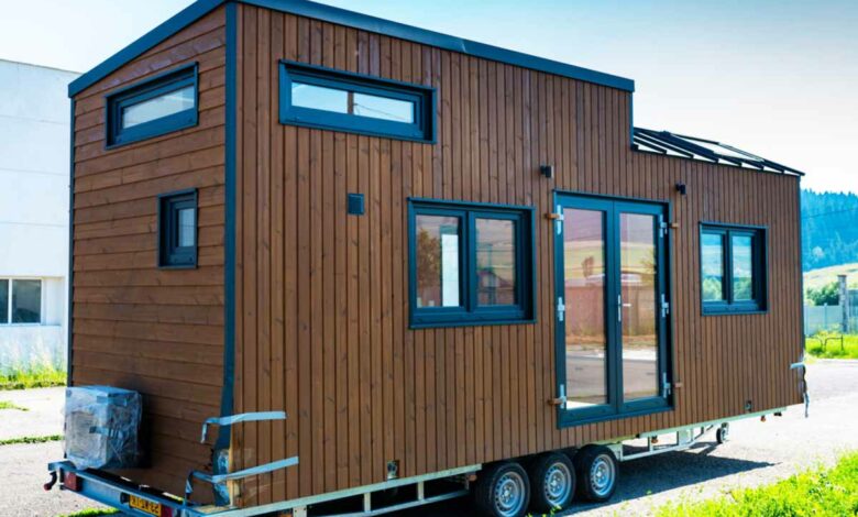 Une tiny house peut être déplacée grâce à sa construction sur une remorque.
