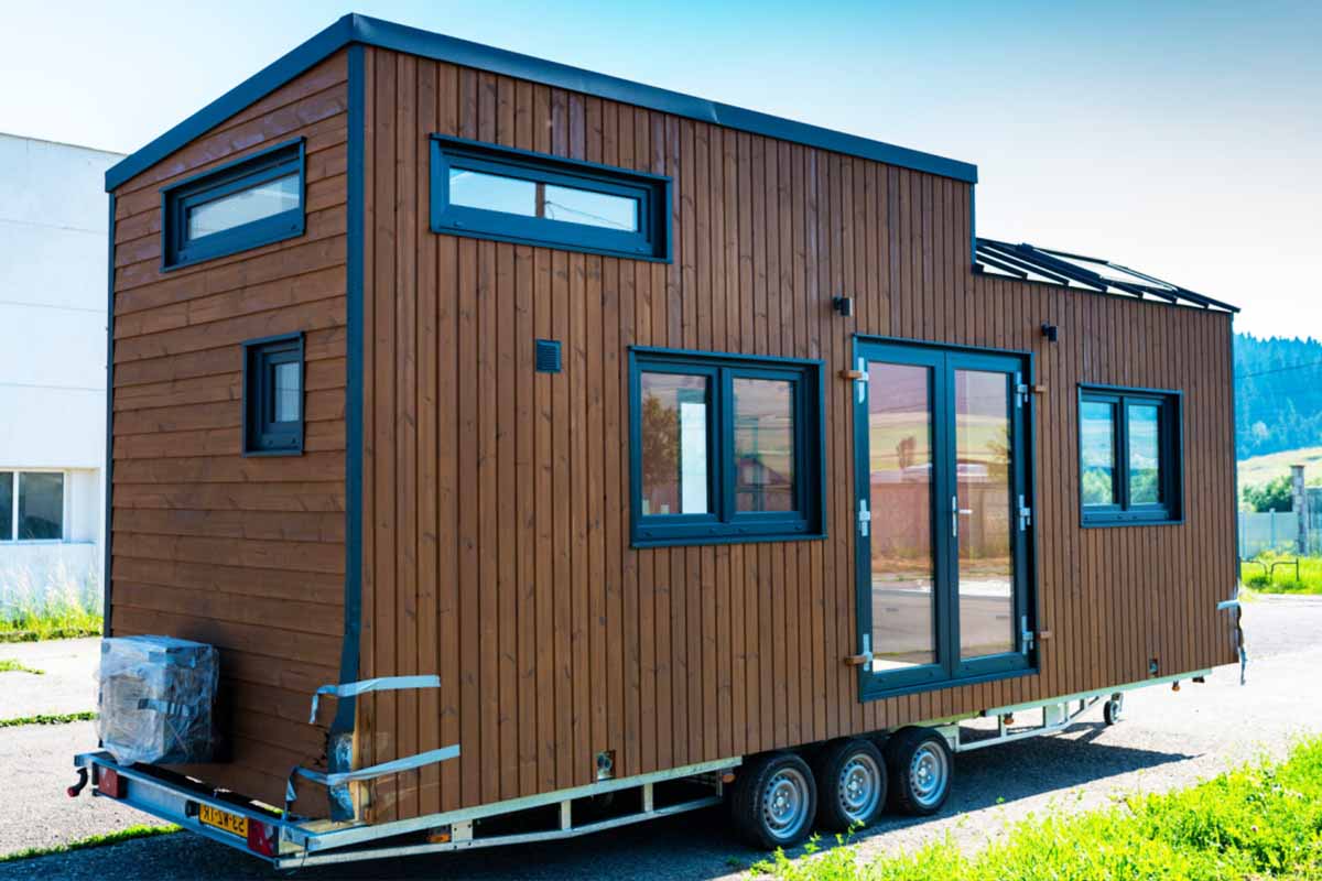 Une tiny house peut être déplacée grâce à sa construction sur une remorque.