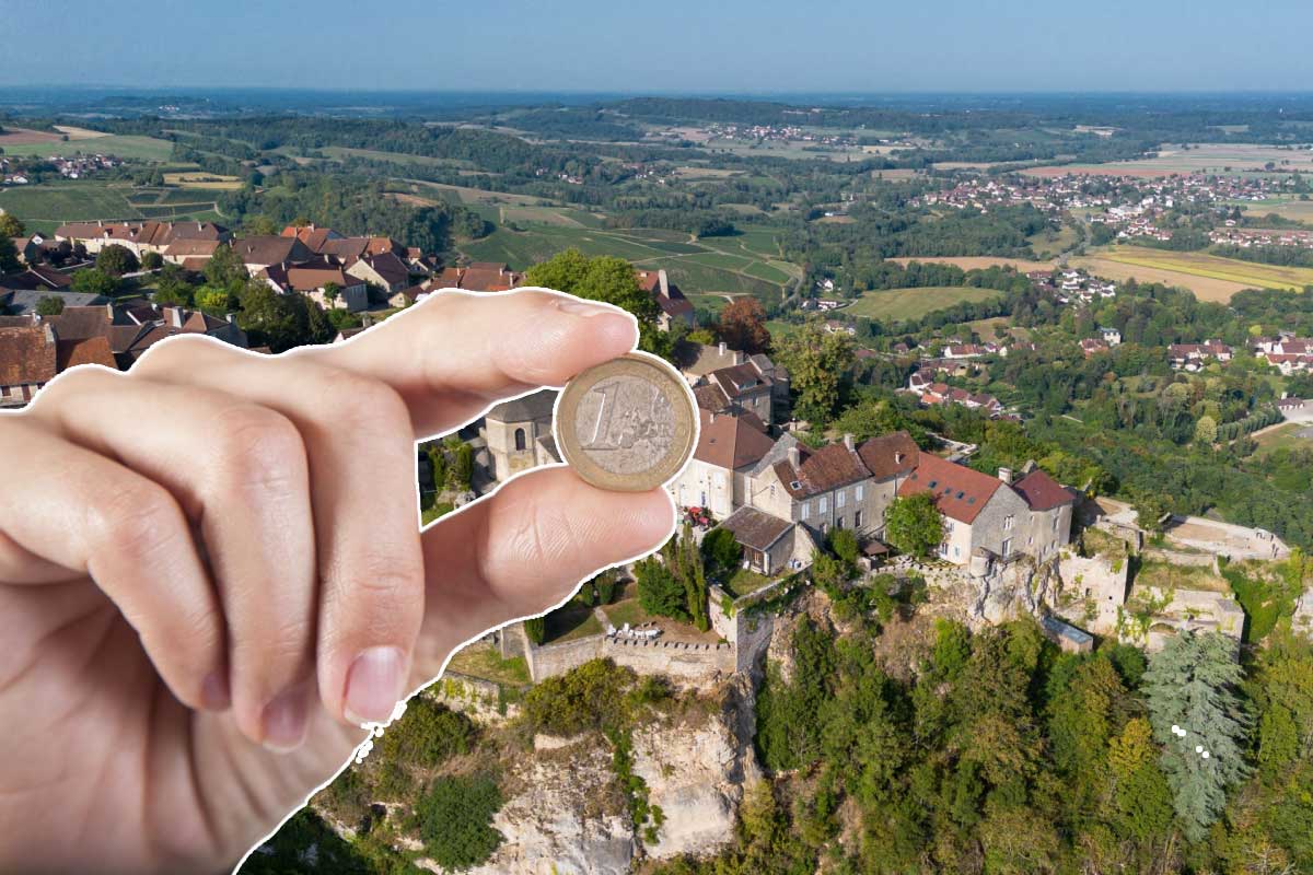 Dans certains villages où la population est partie vers la ville, il existe parfois des maisons proposées à la vente pour le prix d'une baguette de pain.