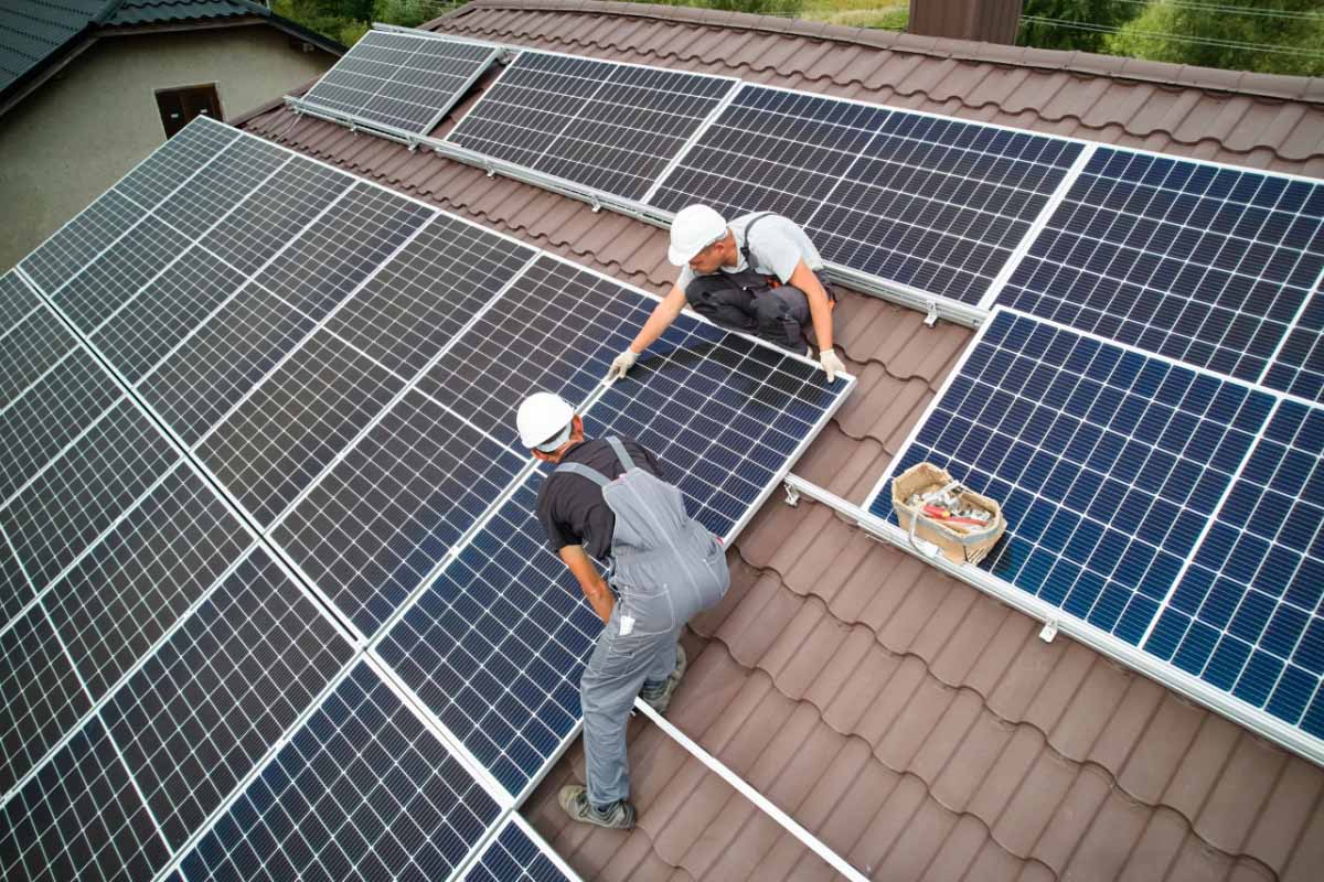 Méfiez vous des offres qui proposent des installations solaires 100 % gratuites, ce sont des arnaques.
