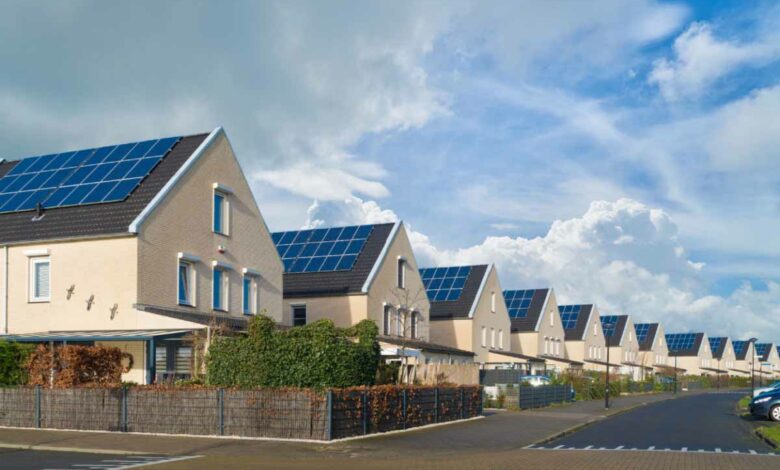 Dans la Sarthe, une association propose un groupement d'achat pour des panneaux solaires moins chers.