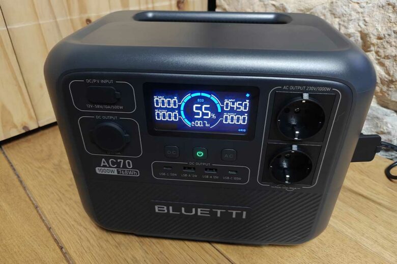 La station électrique portable BLUETTI AC70.