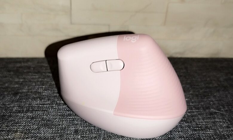 Logitech Lift : la souris ergonomique certifiée pour un confort optimal.