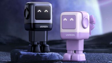 UGREEN Nexode Robot GaN 65W charger en noir et violet. Crédit photo : UGREEN