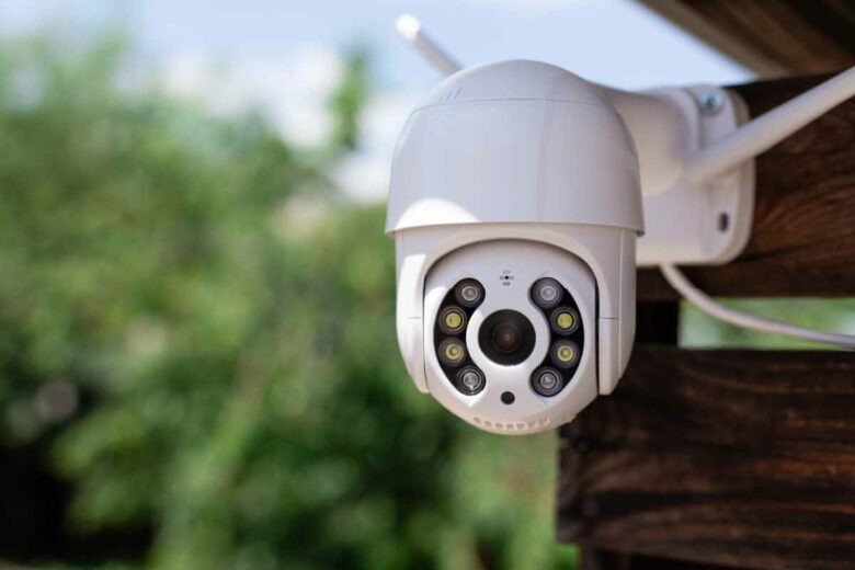L'installation de caméras de surveillance peut etre un exellent moyen de protéger vos panneaux solaires du vol.