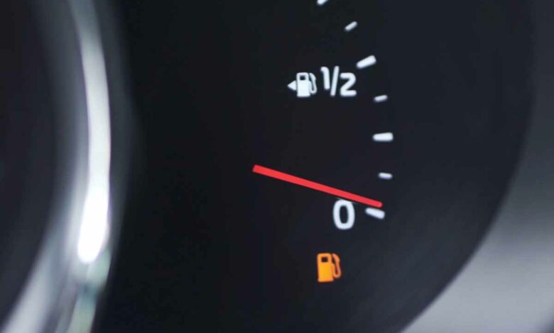 Arriver en réserve est le signe que vous allez devoir passer à la pompe rapidement.