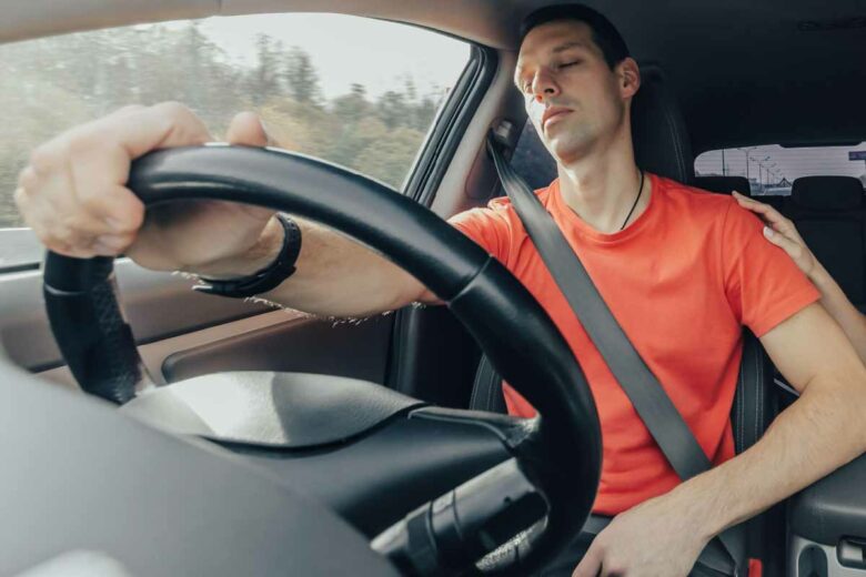 La somnolence au volant est une cause d'accident fréquente sur la route.