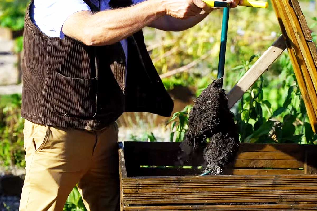 L'aérateur de compost Leborgne, indispensable pour un futur terreau de qualité.