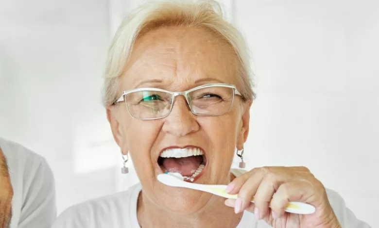 L'invention d'une poignée de brosse à dents adaptée aux malades de Parkinson.