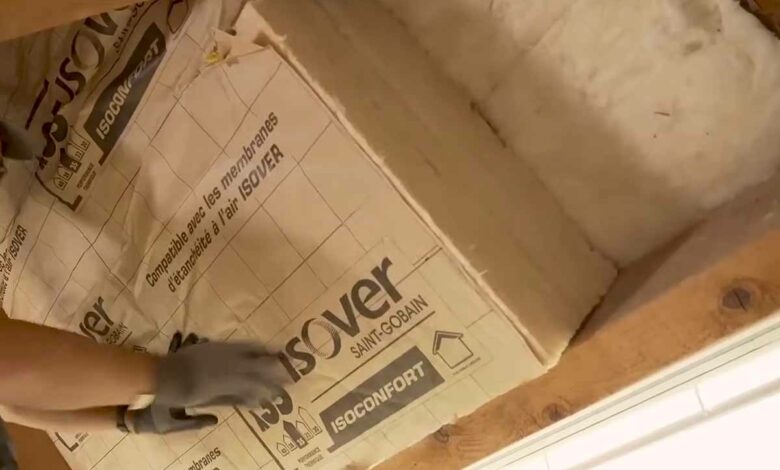 Les panneaux de laine de verre Isoconfort de chez Isover pour isoler les combles.