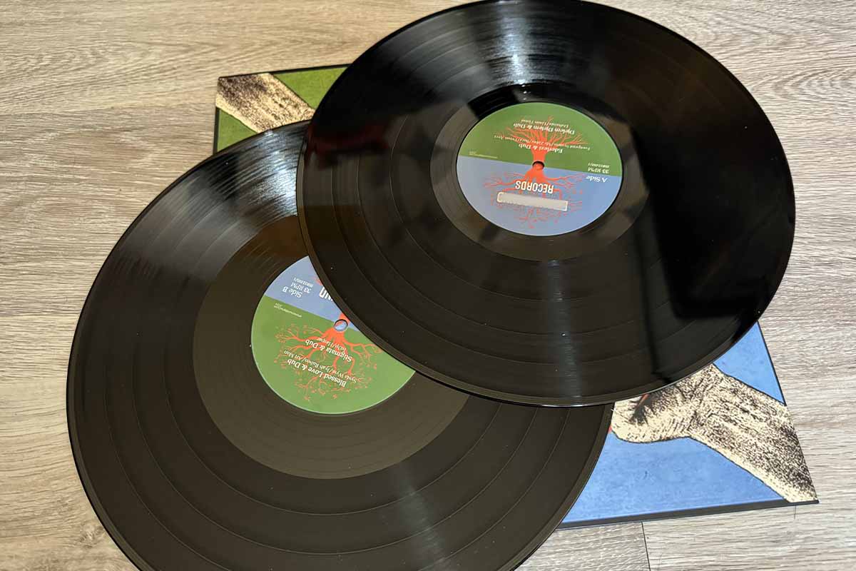 Les disques vinyles à l'ancienne sont fabriqués à partir de PVC.