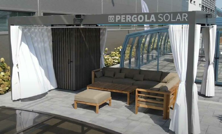 Cette pergola solaire peut être utilisé comme système d'îlot pour alimenter en électricité votre piscine ou votre spa, ou pour augmenter la capacité de votre centrale photovoltaïque domestique.
