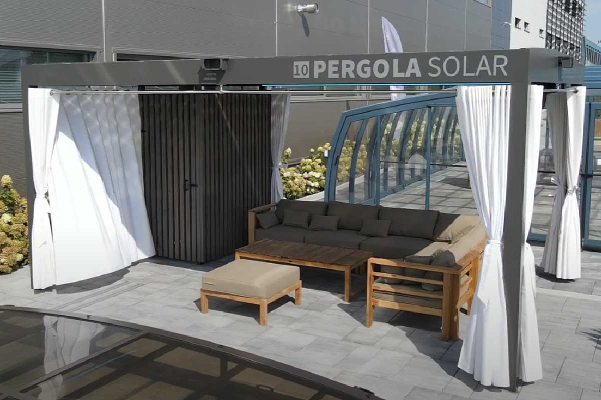 Cette pergola solaire peut être utilisé comme système d'îlot pour alimenter en électricité votre piscine ou votre spa, ou pour augmenter la capacité de votre centrale photovoltaïque domestique.