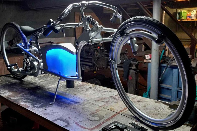 Il fabrique un vélo électrique sans rayons ni moyeux.