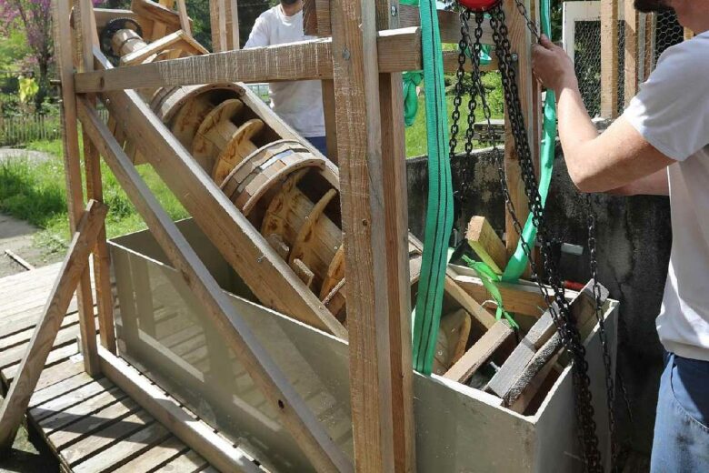 Un premier prototype de la turbine en bois.