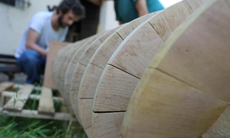 Une turbine hydro-électrique « Low Tech » en bois compatible de la vie des poissons et du transit des sédiments.