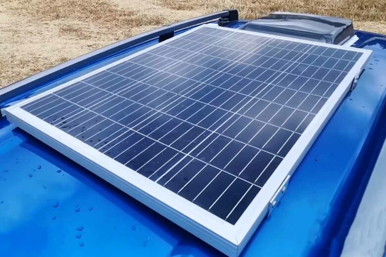 Pour un peu plus d'autonomie, Yevana propose un panneau solaire sur le toit du camping-car.