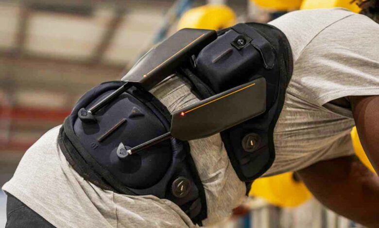 Un exosquelette Qui permet de limiter les efforts fournis par le dos.