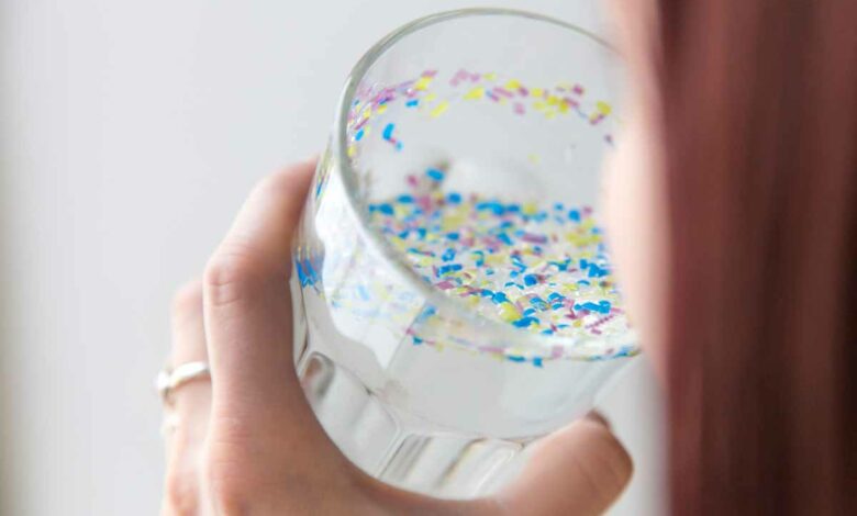 L'eau du robinet est-elle polluée avec des microplastiques ?