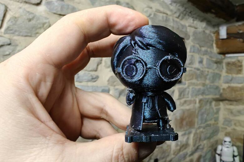 Impression d'une petite figurine Harry Potter.