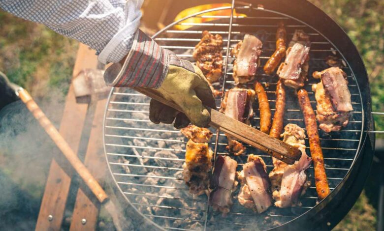 La cuisson au barbecue nécessite beaucoup d'attention.