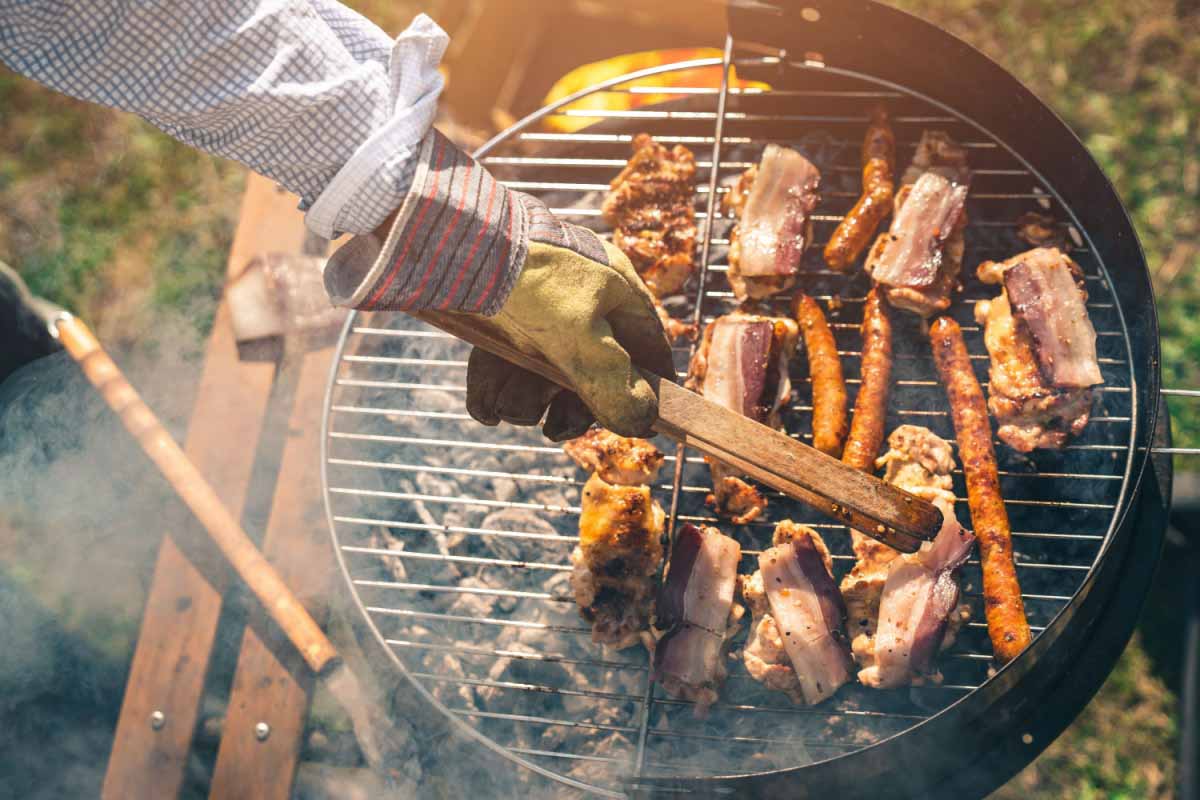 La cuisson au barbecue nécessite beaucoup d'attention.