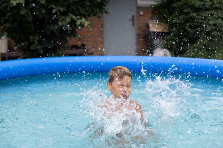 La piscine peut-elle être remplie avec de l'eau de pluie ?