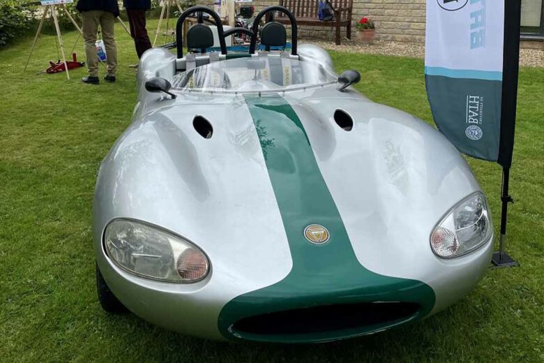 Les étudiants visent désormais un record de vitesse avec leur moteur dans une Ginetta G20.