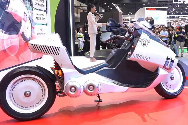Un design futuriste pour cette moto électrique de chez Smartech Motor.