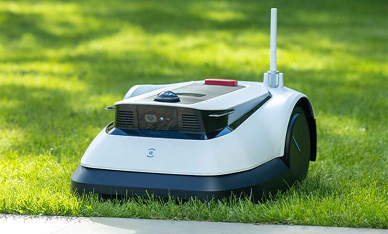 Ce robot tondeuse fonctionne par un signal balistique et ne nécessite pas d'enterrer un câblage.