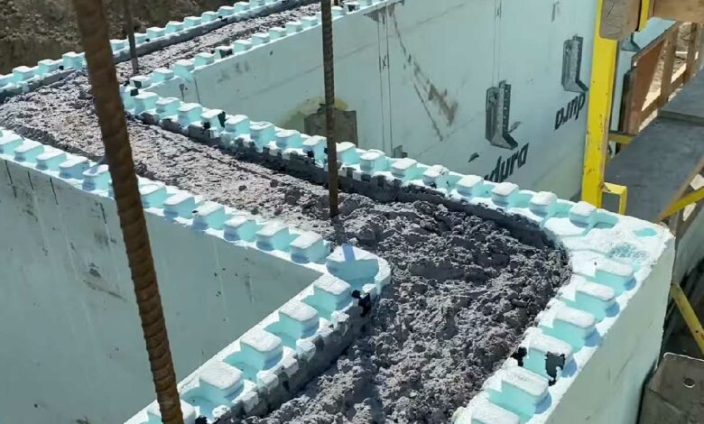 Une structure simple à installer, où il ne reste qu'à couler le béton à l'intérieur.