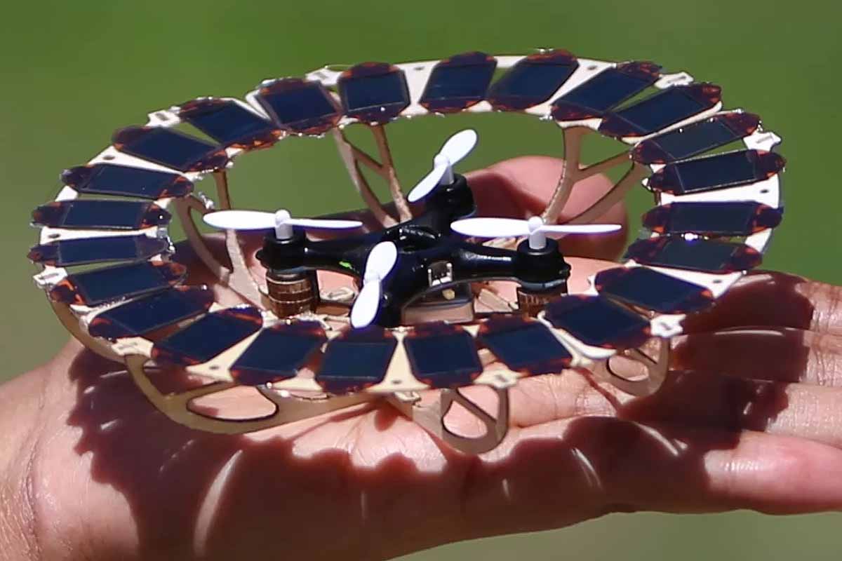 Un drone alimenté par l'énergie solaire grâce à des cellules ultrafines.