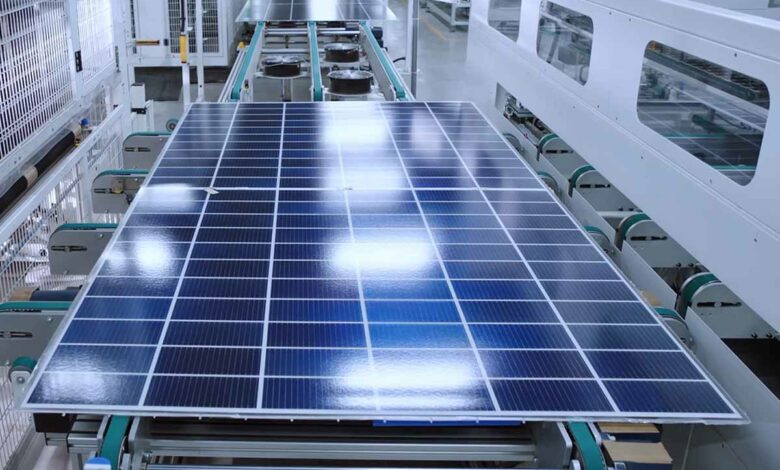 Les derniers modèles de panneaux solaire Vertex N en cours de production dans une usine de Trina Solar.